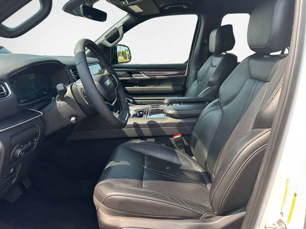 2024 Jeep Wagoneer Base