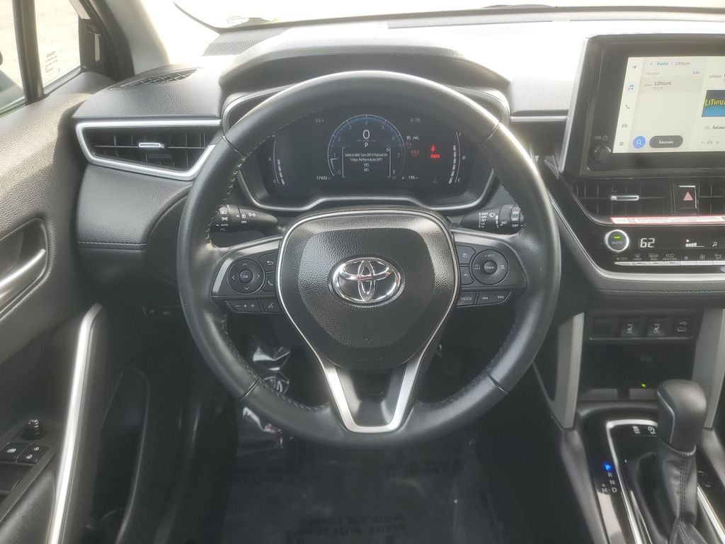 2025 Toyota Corolla Cross XLE