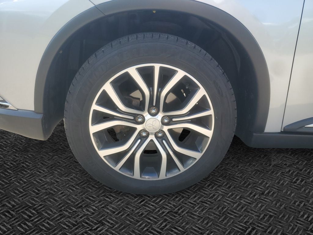 2017 Mitsubishi Outlander ES