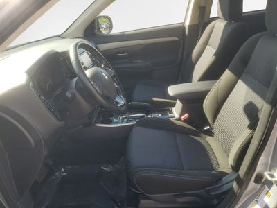 2017 Mitsubishi Outlander ES