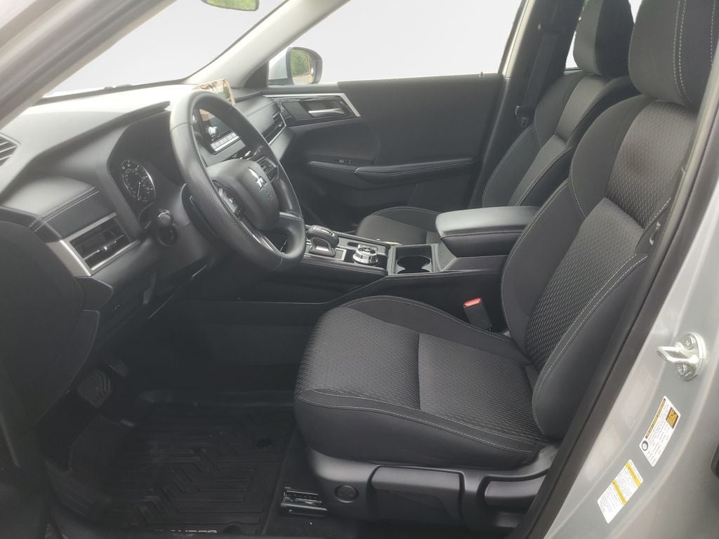 2022 Mitsubishi Outlander ES