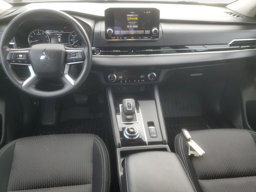 2022 Mitsubishi Outlander ES