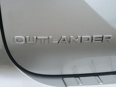 2022 Mitsubishi Outlander ES