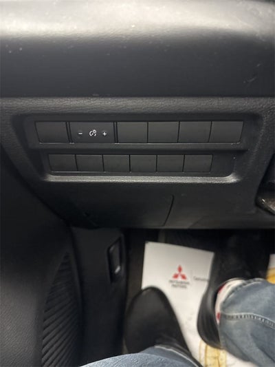 2022 Mitsubishi Outlander ES