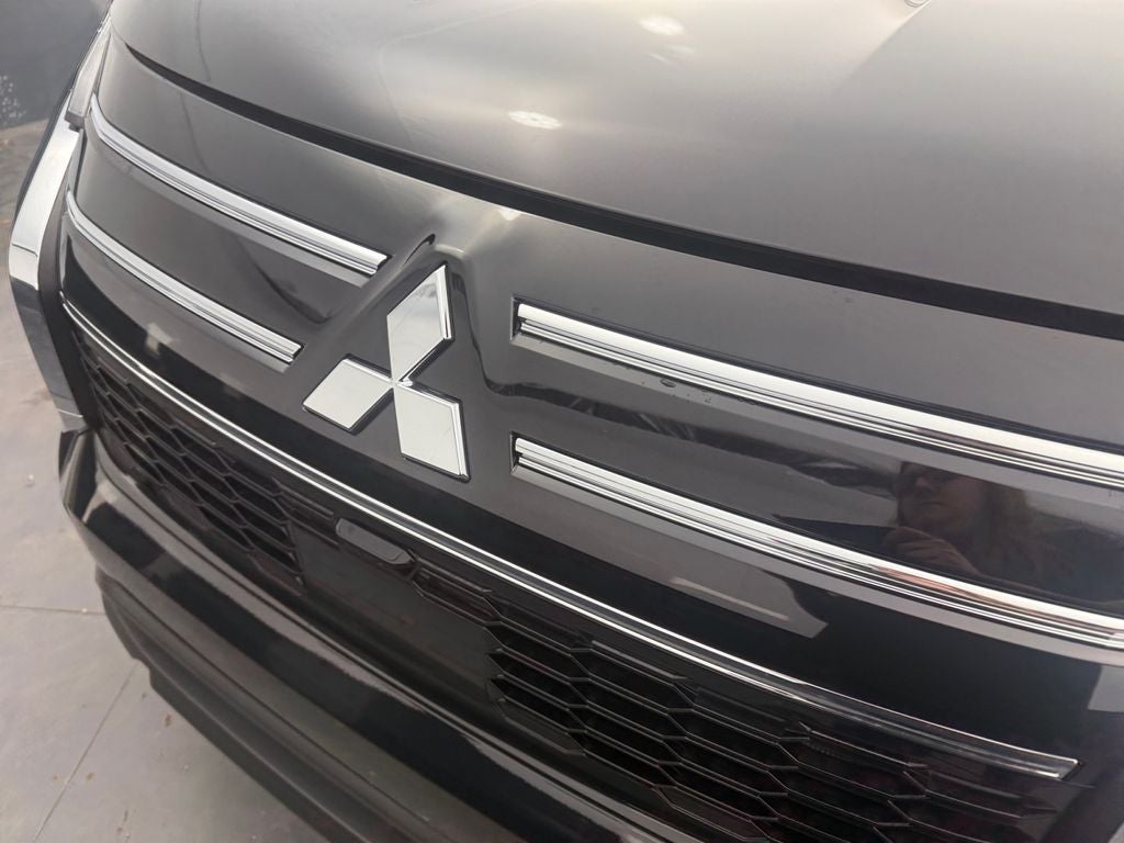 2026 Mitsubishi Outlander ES
