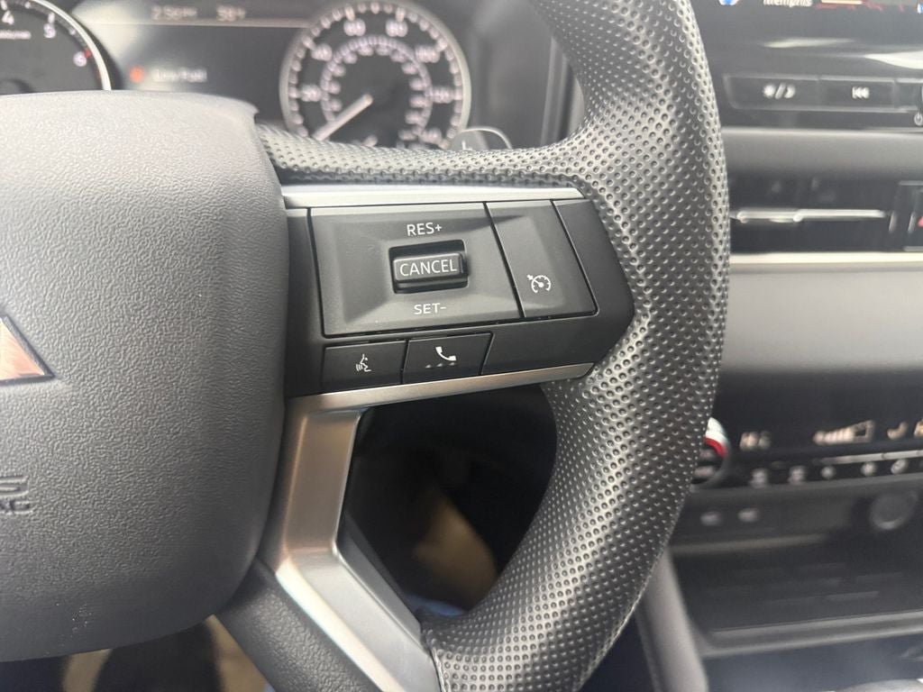 2026 Mitsubishi Outlander ES