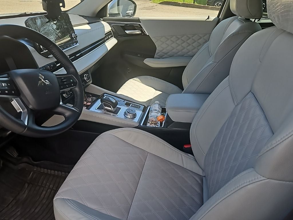 2023 Mitsubishi Outlander SEL