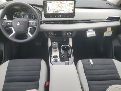 2026 Mitsubishi Outlander SE