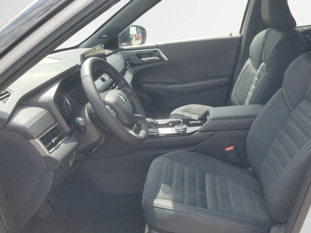 2026 Mitsubishi Outlander LE