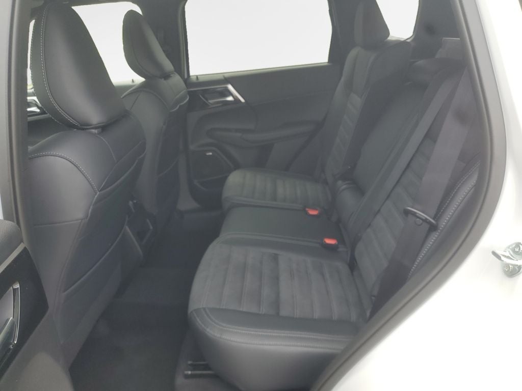 2026 Mitsubishi Outlander LE