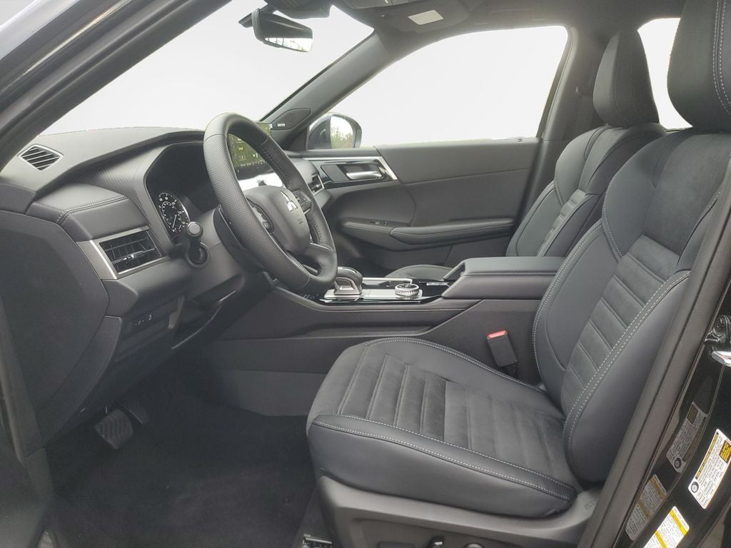 2026 Mitsubishi Outlander LE
