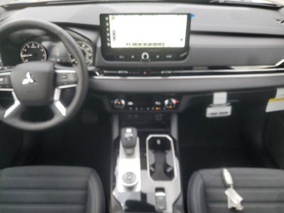 2026 Mitsubishi Outlander LE