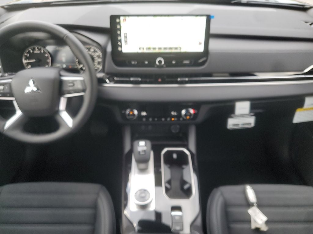 2026 Mitsubishi Outlander LE