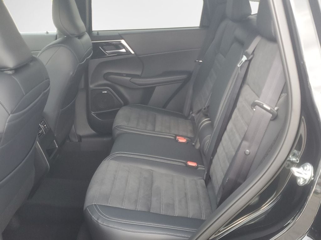 2026 Mitsubishi Outlander LE