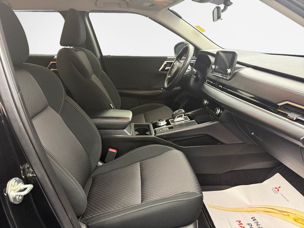 2023 Mitsubishi Outlander ES