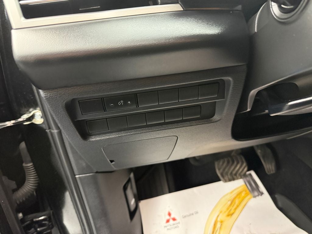 2023 Mitsubishi Outlander ES