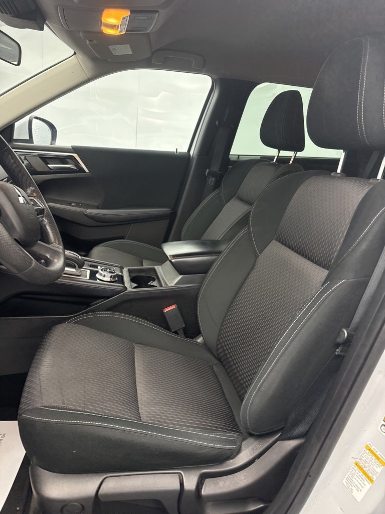 2022 Mitsubishi Outlander ES