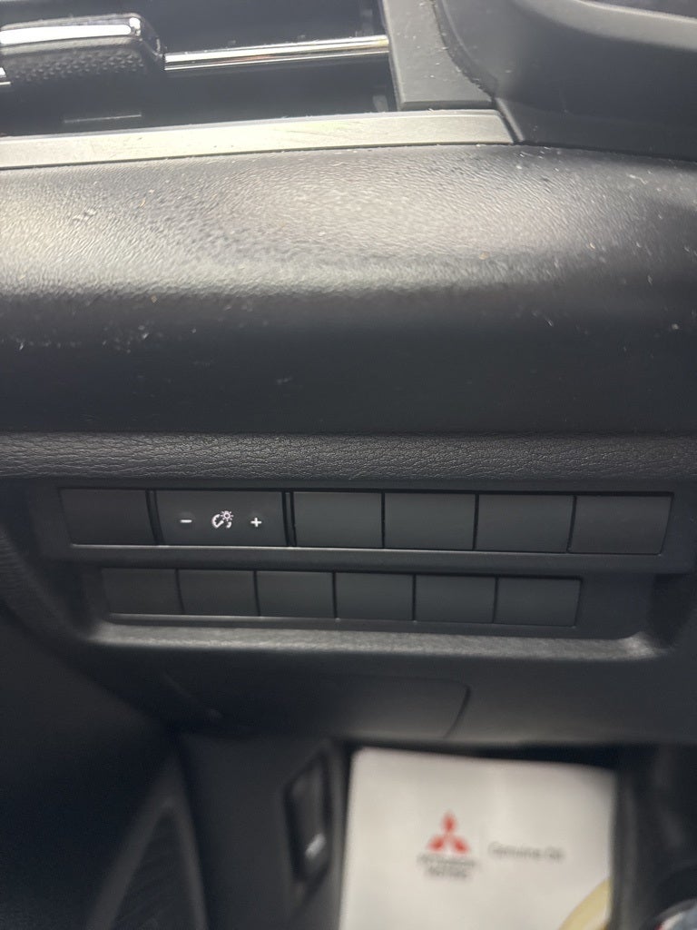 2022 Mitsubishi Outlander ES