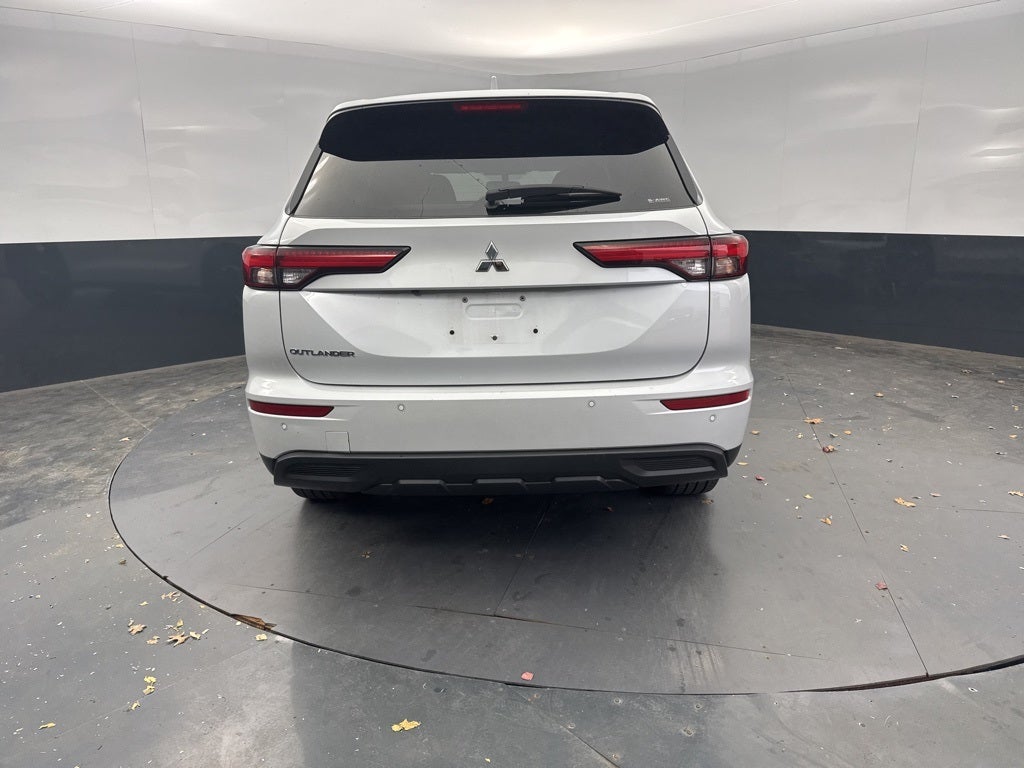 2022 Mitsubishi Outlander ES