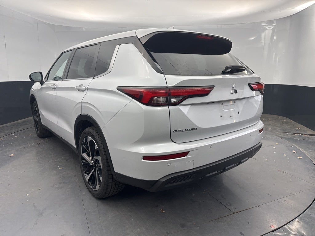2022 Mitsubishi Outlander ES