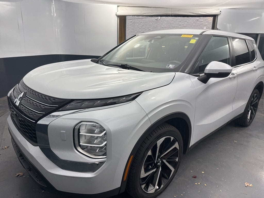 2022 Mitsubishi Outlander ES