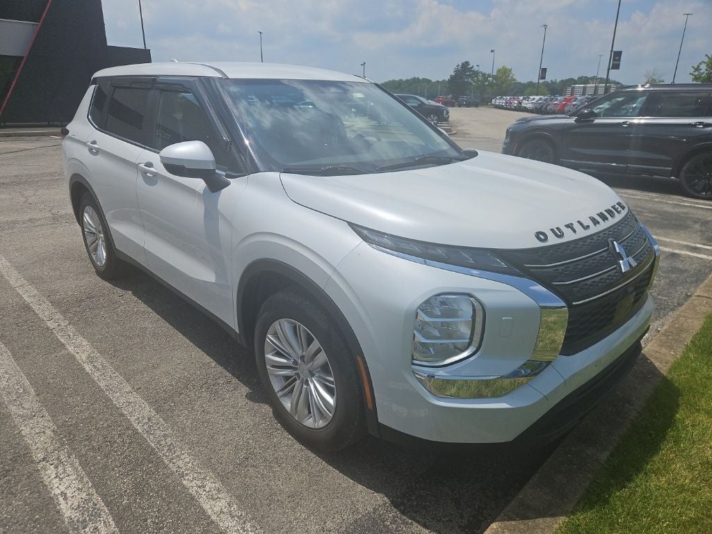 2023 Mitsubishi Outlander ES