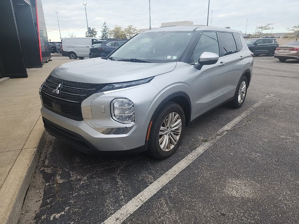 2022 Mitsubishi Outlander ES