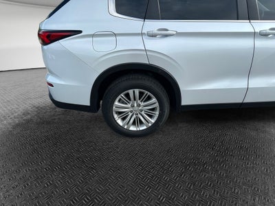 2022 Mitsubishi Outlander ES