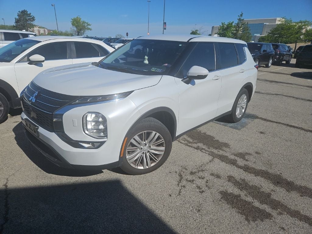 2022 Mitsubishi Outlander ES