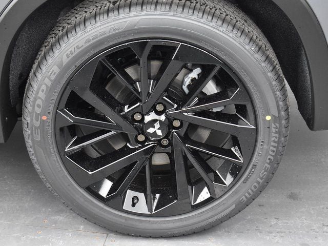 2023 Mitsubishi Outlander Base