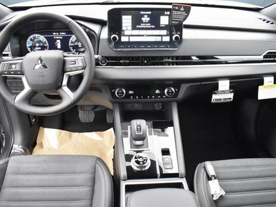 2023 Mitsubishi Outlander Base