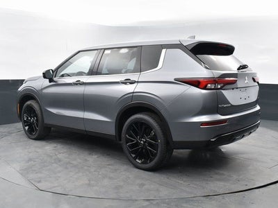 2023 Mitsubishi Outlander Base