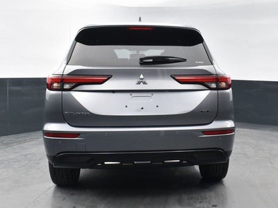 2023 Mitsubishi Outlander Base