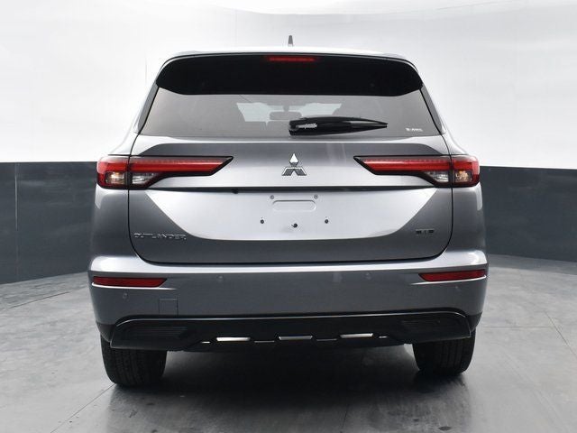 2023 Mitsubishi Outlander Base