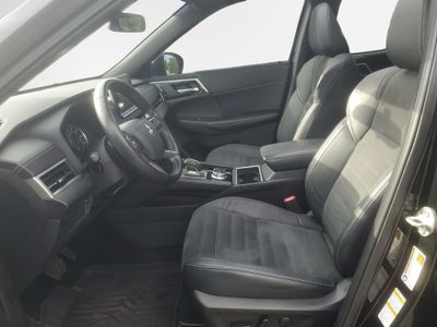 2022 Mitsubishi Outlander Base