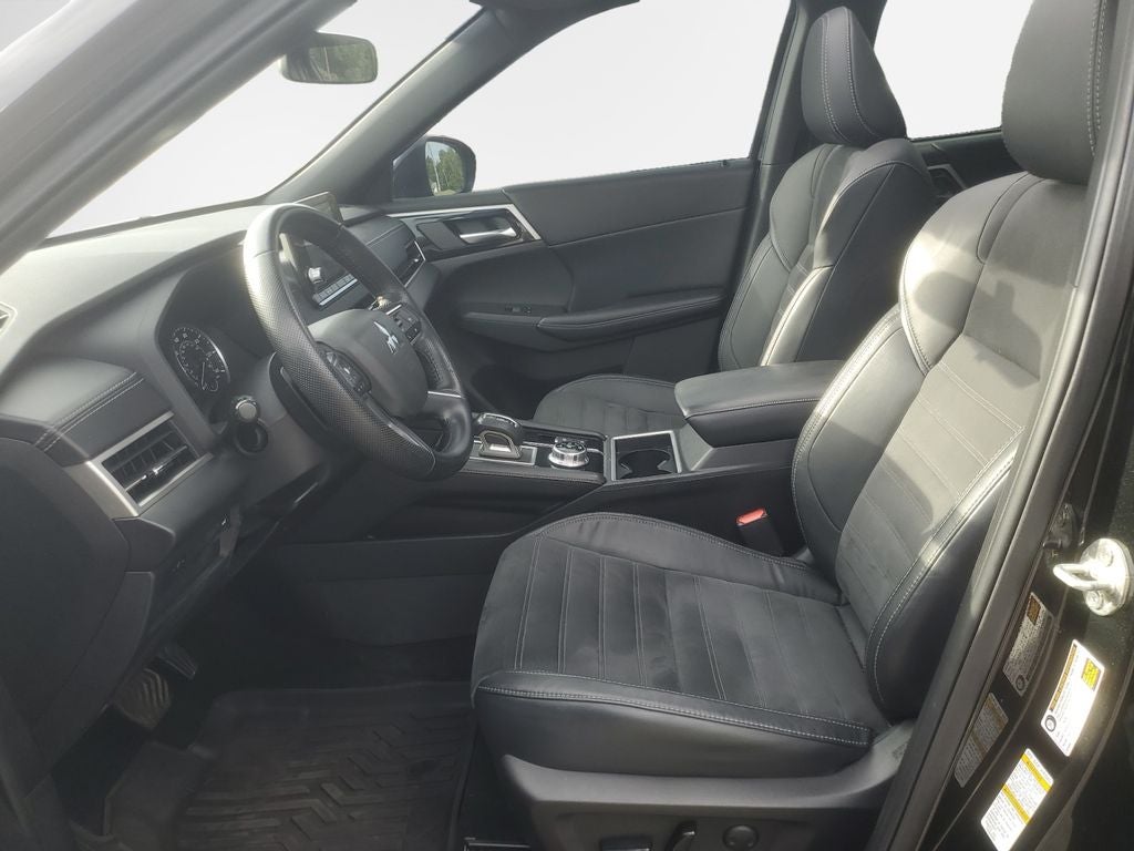 2022 Mitsubishi Outlander Base