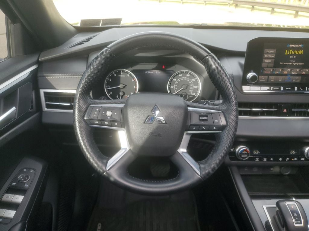 2022 Mitsubishi Outlander Base