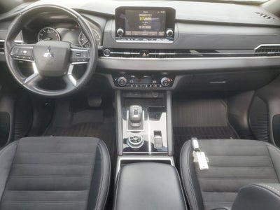 2022 Mitsubishi Outlander Base