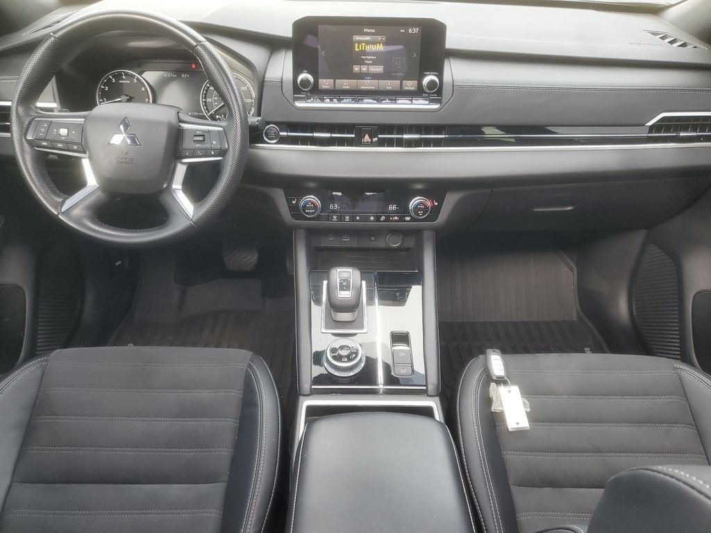2022 Mitsubishi Outlander Base