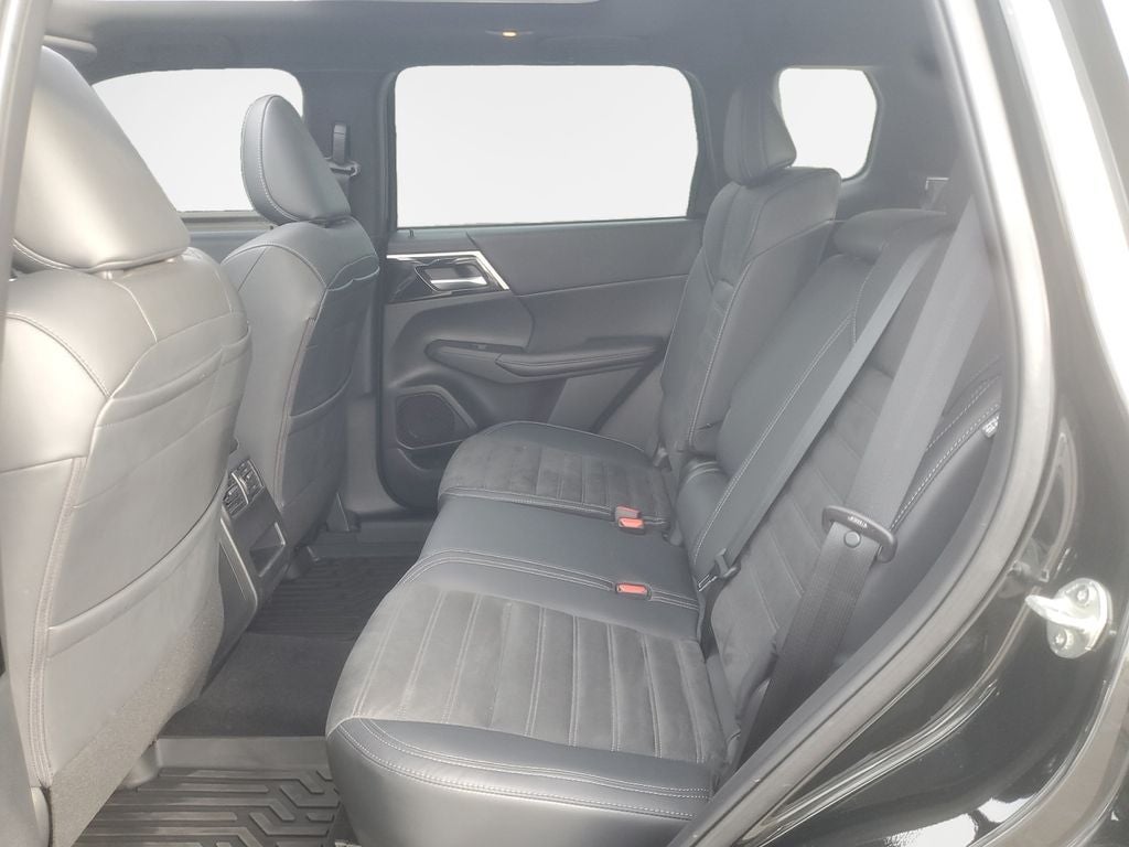 2022 Mitsubishi Outlander Base