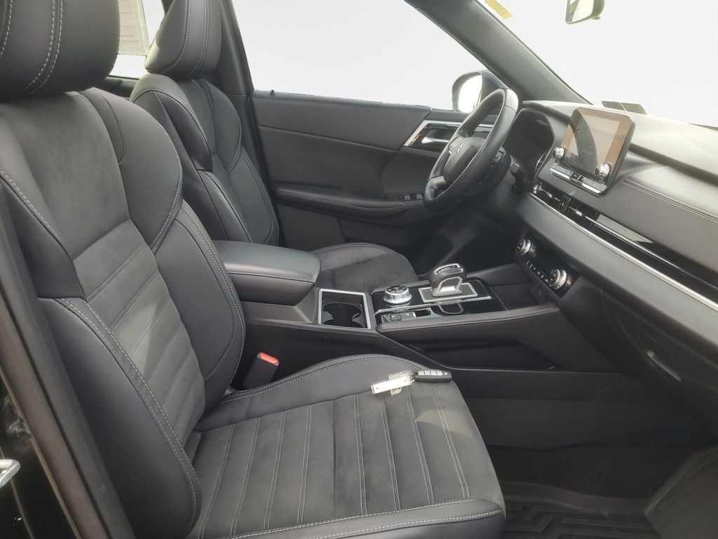 2022 Mitsubishi Outlander Base