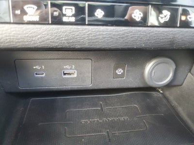 2022 Mitsubishi Outlander Base