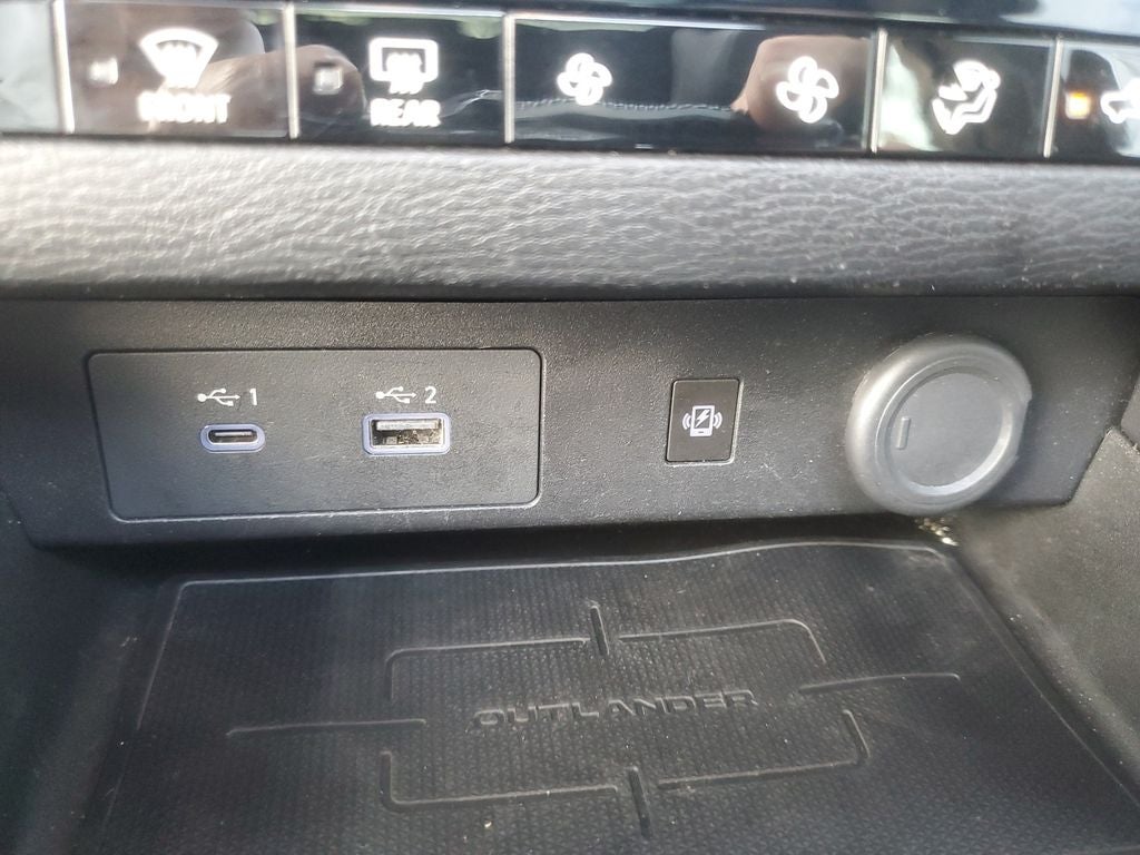 2022 Mitsubishi Outlander Base