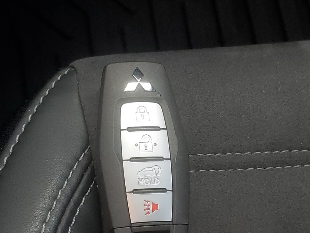 2022 Mitsubishi Outlander Base