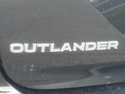 2022 Mitsubishi Outlander Base