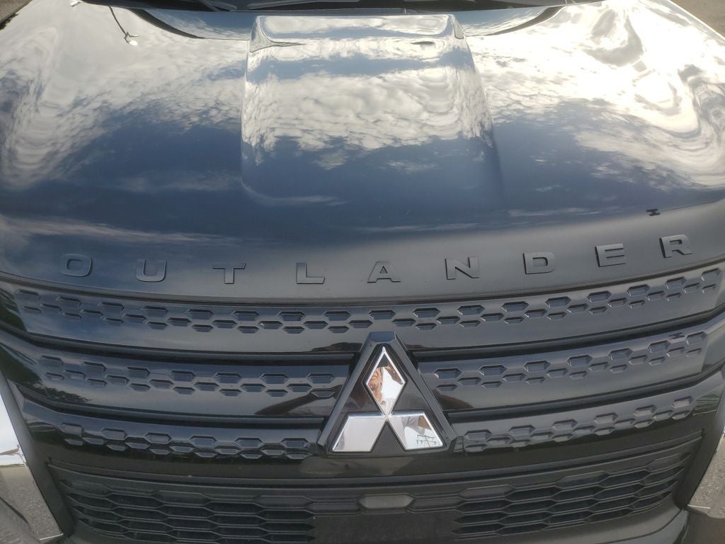 2022 Mitsubishi Outlander Base