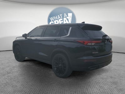 2022 Mitsubishi Outlander Base