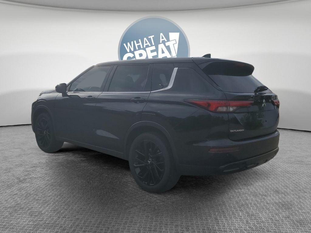 2022 Mitsubishi Outlander Base