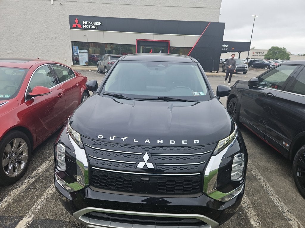 2022 Mitsubishi Outlander SE