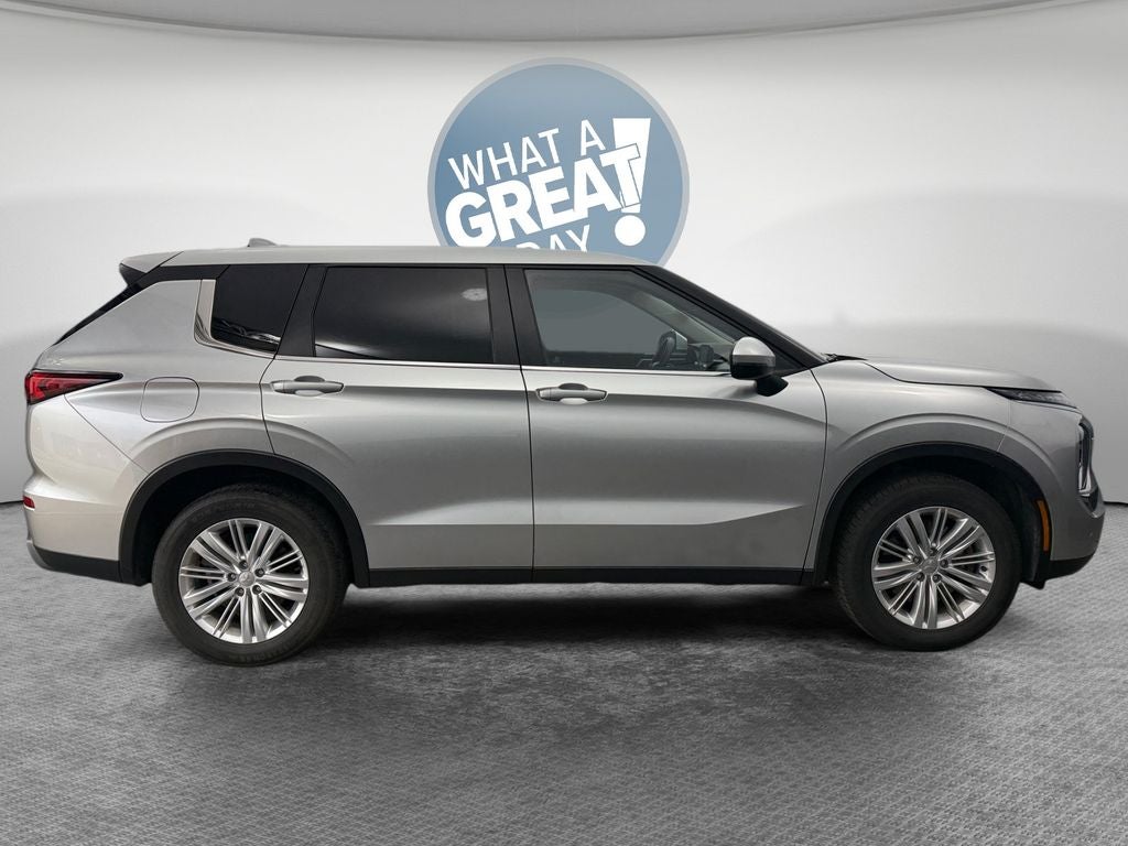 2024 Mitsubishi Outlander ES